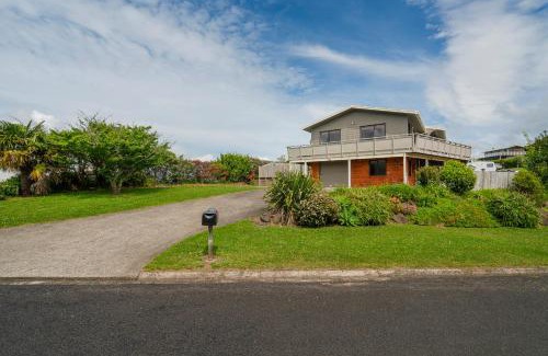 Whitianga House | Hosts on the Coast - Views over Whiti Terrace