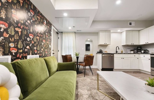 East Allegheny House | ★ HostWise Stays ★ 3 Separate Apts in 1 Listing! Great for groups! Minutes to Stadium
