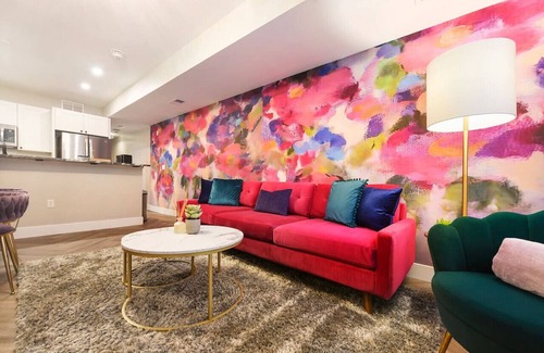 East Allegheny Condo | ★ HostWise Stays ★ King Beds, Near Stadiums, Dining, Street Parking