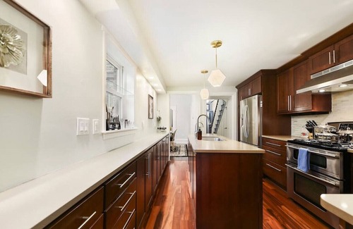 Central Northside House | ★ HostWise Stays ★ Restored Victorian in the Mexican War Streets! Garage parking, family friendly