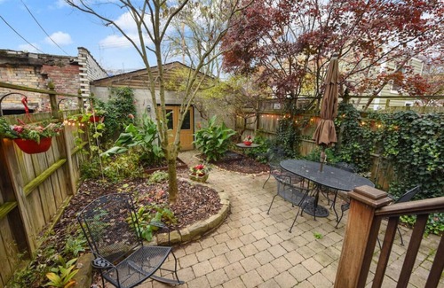 Central Northside House | ★ HostWise Stays ★ Restored Victorian in the Mexican War Streets! Garage parking, family friendly