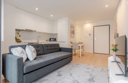 Leca da Palmeira Apartment | HostWise - Stylish Studios w/Balcony and Parking