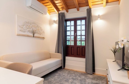 Guimaraes Apartment | HostWise - Stylish and Modern Flat