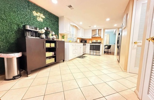 North Raleigh House | Hot Deal – Save 25% | Sleeps 9 w/Fire Pit + Games