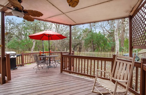 Austin House | Hot Outdoor Spa, Beautiful 5-bedroom home, Private Green belt backyard