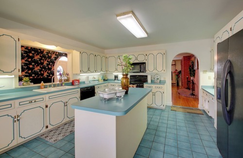 Hot Springs House | Hot Springs Home with Pool - 1/2 Mile to Oaklawn!