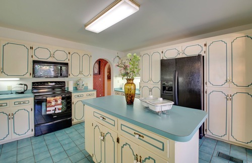 Hot Springs House | Hot Springs Home with Pool - 1/2 Mile to Oaklawn!