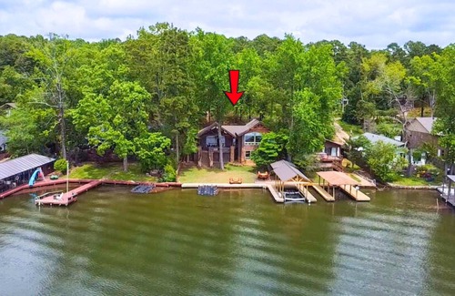 Piney House | Hot Springs Lakeside Bar, Fire Pit, 3 King Beds, 3.5 Baths, Bunk room