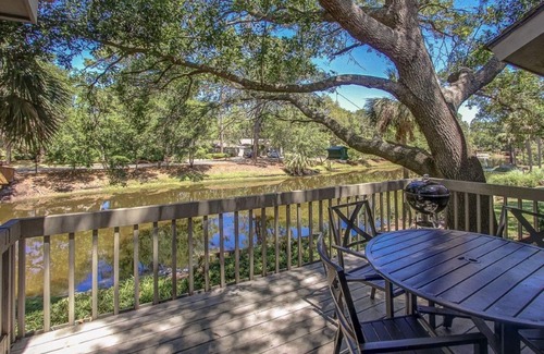 Beach Lagoon Villa | 🔥HOT SUMMER DEAL🔥 16 Turtle Lane/1 MIN WALK to beach! 🏖️ Bright end unit! 🌞