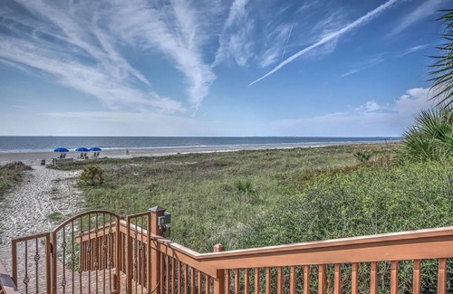 Beach Lagoon Villa | 🔥HOT SUMMER DEAL🔥 16 Turtle Lane/1 MIN WALK to beach! 🏖️ Bright end unit! 🌞