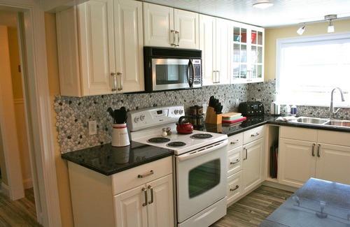 Pacific Beach Cottage | Hot Tub - 1/2 Block to the Beach - Family & Dog Friendly.