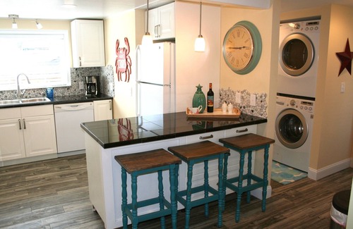 Pacific Beach Cottage | Hot Tub - 1/2 Block to the Beach - Family & Dog Friendly.