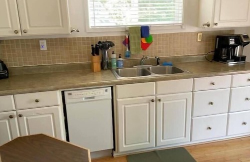 Florence Cottage | Hot Tub, 1 bed, 1bath, dog's ok, walk to beach -'Sea Star Spa'