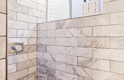 Holbrook Park Apartment | Hot Tub! 10 Min to RED ROCKS + Downtown!