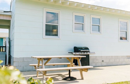 Colington Cottage | Hot tub, 2 min. Walk to Beach! Flex Stays! Cozy 3 bed 1 full bath 2 half baths