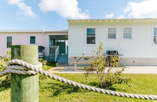Colington Cottage | Hot tub, 2 min. Walk to Beach! Flex Stays! Cozy 3 bed 1 full bath 2 half baths