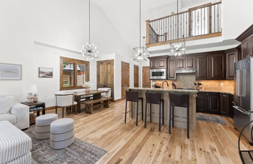 Park City House | Hot tub, 2 primaries, 180° view of Deer Valley, 1GB wifi, pets welcome
