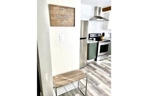 Westgate House | Hot tub! 2Mins 2Base Clean & Cozy Sleeps 6. Near beaches