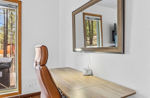 Swiss Manor House | Hot tub 3-bedrm Paradise Hills WiFi AC in Flagstaff near Grand Canyon NAU Skiing