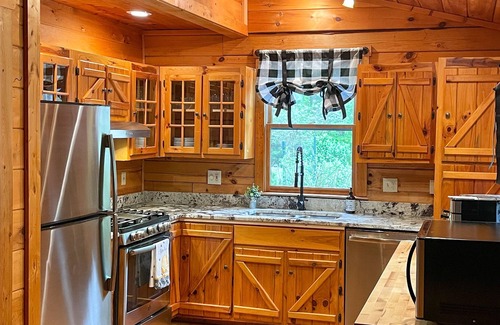 Franklin Cabin | Hot Tub-3 Kings-stunning VIEW - Dog Friendly, Wifi, Fire Pit, Garden, Games