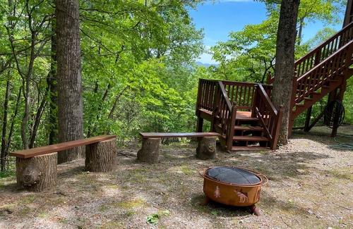 Franklin Cabin | Hot Tub-3 Kings-stunning VIEW - Dog Friendly, Wifi, Fire Pit, Garden, Games