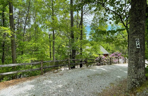 Franklin Cabin | Hot Tub-3 Kings-stunning VIEW - Dog Friendly, Wifi, Fire Pit, Garden, Games