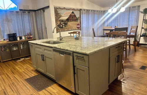 Cripple Creek House | Hot tub 3miles from Cripple Creek Secluded pet friendly