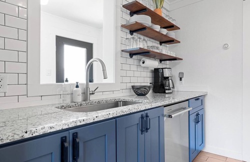 Livingston House | Hot Tub 4 Baths Montana Themed + Bike to Downtown