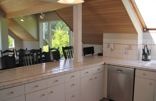 Roads End House | Hot Tub, 5 Smart TV's, & 2 Kitchens is an Entertainer's Delight w/Ocean Views