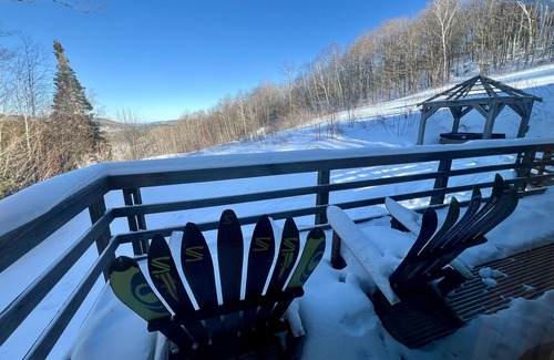 Plymouth House | Hot Tub & 9 Min to Killington's Skyeship Gondola, 20 Min to Okemo