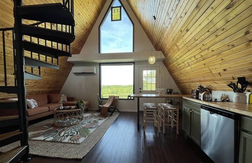 Makanda Cabin | Hot Tub A-Frame near hiking and Blue Sky Winery