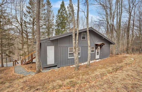 Charter Hills Cabin | *HOT TUB*AC*Renovated*SUPERHOST