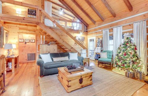 Dial House | Hot Tub and Games Ridgetop Cabin in Blue Ridge!