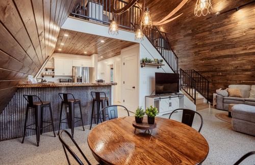 Wisconsin Dells House | HOT TUB and gorgeous lake views-The Lily Pad A Frame-minutes from Dells