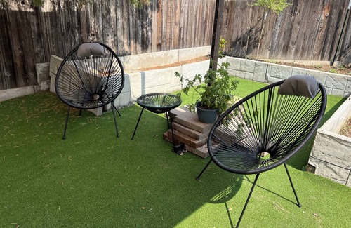 University Hills Apartment | Hot Tub and Pickleball Retreat with a Playground and a Garden