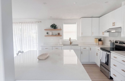 Iona House | Hot tub, Beach V-ball Court & Spacious Home, 10 Min to Fort Myers Beach.