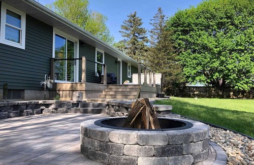 Middlebury House | HOT TUB | Beautiful Backyard Oasis|Newly Renovated