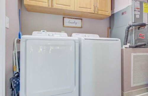 North Port House | Hot Tub, Breakfast, Game Room, & Close to Beaches