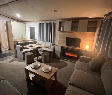 Dogdyke Resort | Hot Tub Breaks at 35 Merlin Point Tattershall
