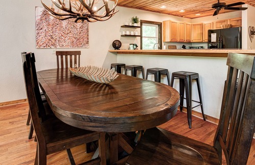 Asheville Cabin | Hot Tub Cabin🏡 Pet-Friendly + Biltmore Pass | 10min to Asheville