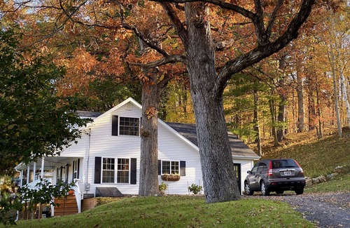 Catskill Cottage | Hot Tub & Catskill Hiking, 15min from Hudson & Amtrak