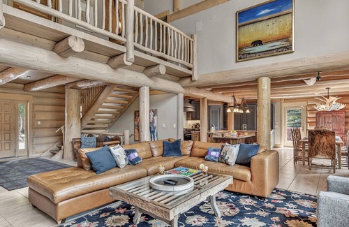 Dunkin Hill House | Hot Tub + Close to Downtown + Mtn Views - Twin Eagles Lodge