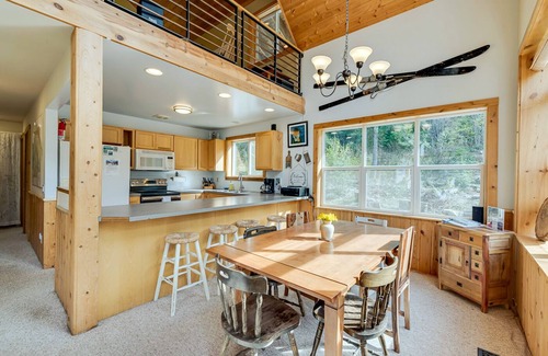 Leavenworth Cabin | Hot Tub Cool Views: Roaring Creek Cabin