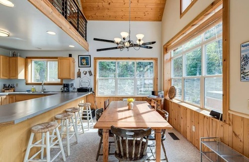 Leavenworth Cabin | Hot Tub Cool Views: Roaring Creek Cabin