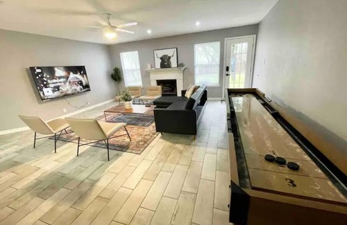 Settlers Ridge House | *hot tub cozy 4br near Austin foosball/shuffle