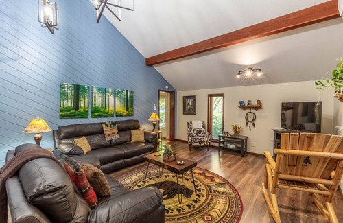 Whittier Cottage | Hot tub, Creek, Close to Cherokee