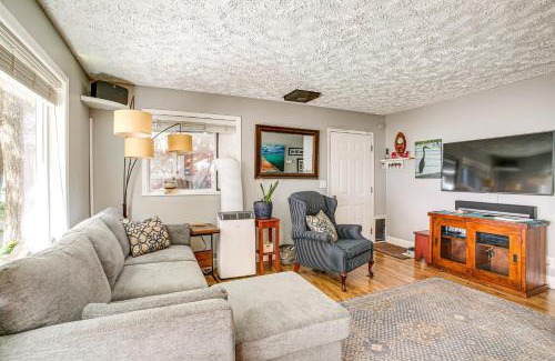 Tumtum House | Hot Tub, Deck and Mtn Views Nine Mile Falls Duplex