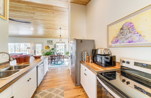 Buechel House | Hot Tub, Deck & Fire Pit: Chic Louisville Home!