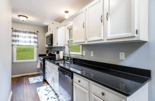 Kabletown Cabin | Hot Tub, Deck/Grill, Game Room, WiFi at Cute Cabin