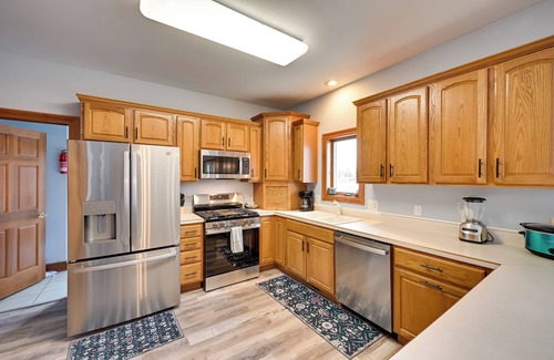 Hamilton House | Hot Tub & Dock: Waterfront Lake Hamilton Home